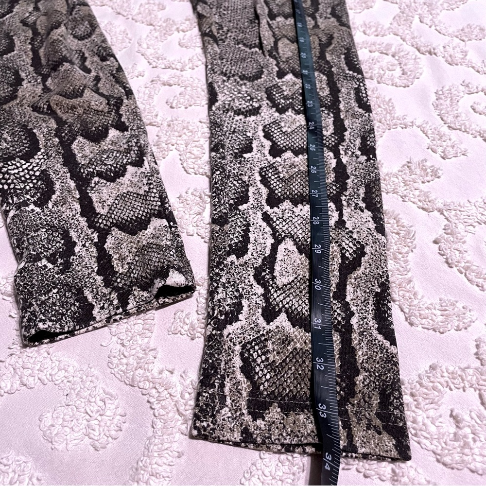 Snakeskin Pattern Thick Leggings small - Picture 5 of 6